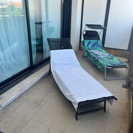 Agreable Salon,chambre Privatif Devant La Avec Parking