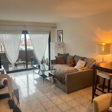 Apartment Agreable Salon,chambre Privatif Devant La Avec Parking *
