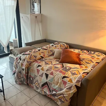Grande Salon Climatise Dans Partage Avec Parking Devant La Apartamento Antibes
