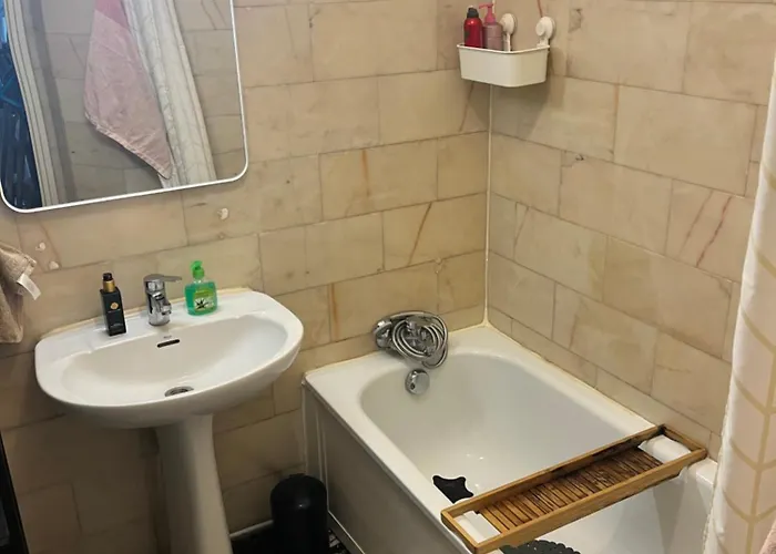 Grande Salon Climatise Dans Partage Avec Parking Devant La Apartment *