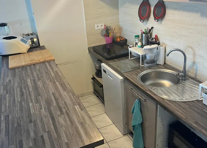 Grande Salon Climatise Dans Partage Avec Parking Devant La Apartment *